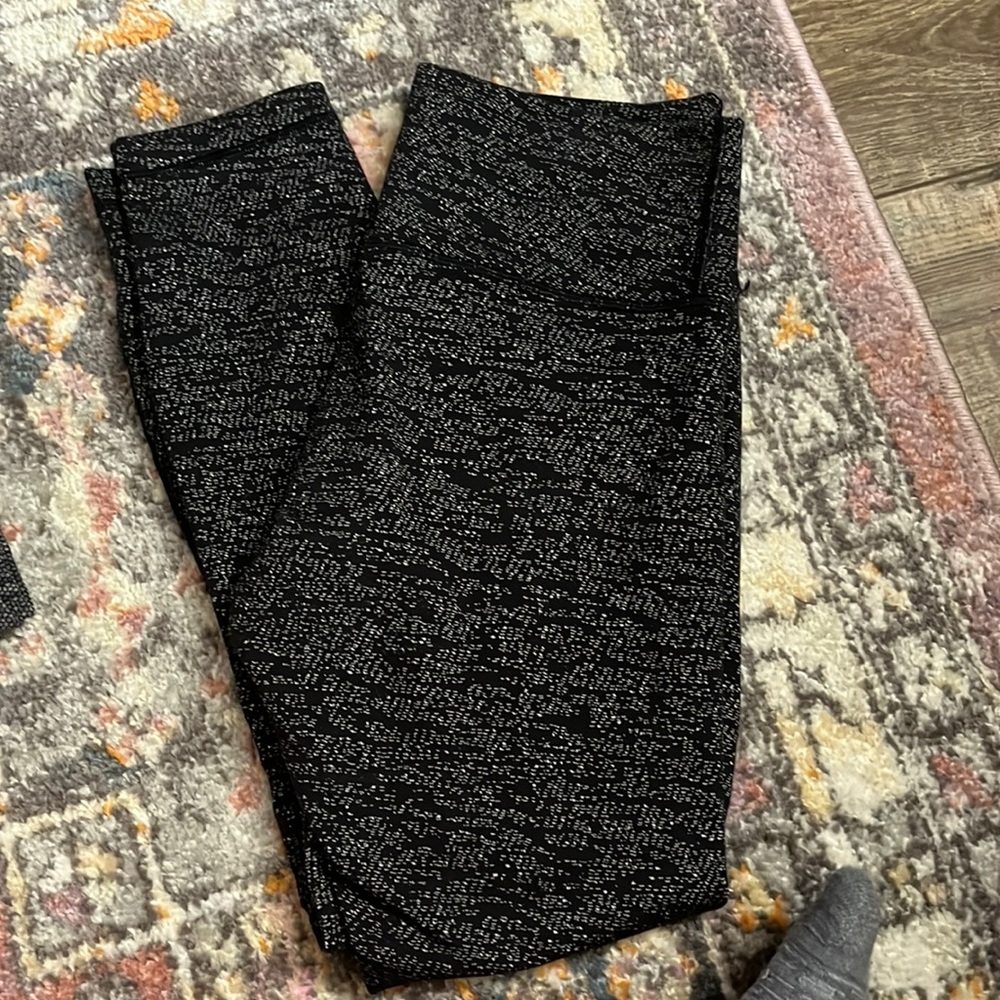 These are either size 8 or 10 lululemon leggings